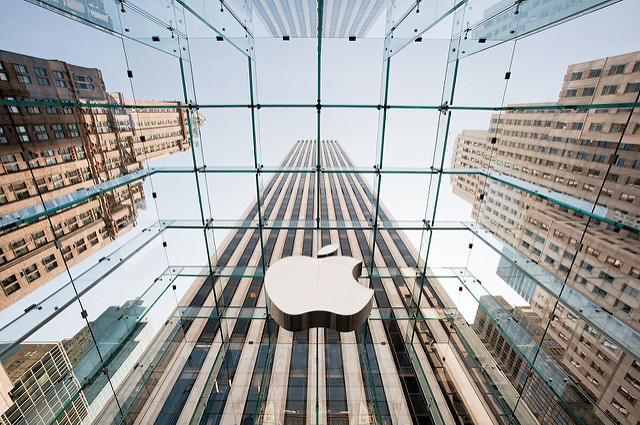 Apple Shop in New York (Retrieved from Pixabay - Fanboyism)